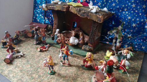 Presepe di casa con casetta, angeli pastori e pecorelle Presepe di casa con casetta, angeli pastori e pecorelle