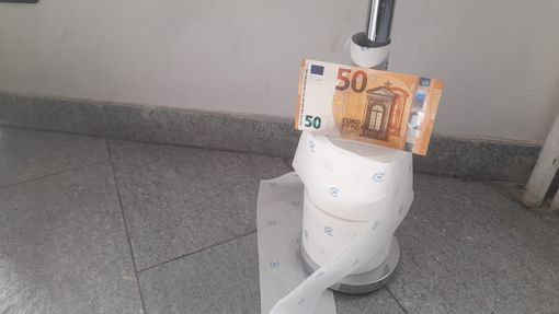 carta igienica e soldi