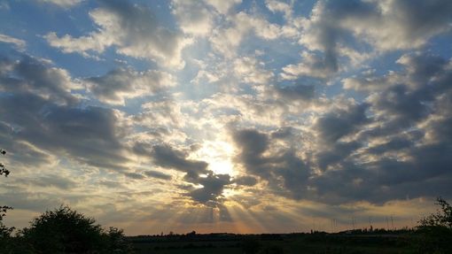 cielo con molte nuvole cielo con molte nuvole