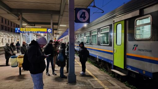 Fine settimana nero per pendolari e viaggiatori: indetto sciopero nazionale delle Ferrovie Fine settimana nero per pendolari e viaggiatori: indetto sciopero nazionale delle Ferrovie