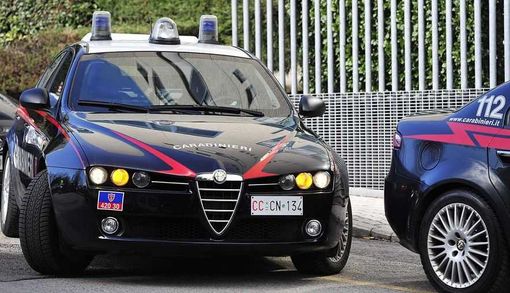 Marito tenta di uccidere la moglie a Grugliasco, indagano i carabinieri