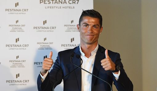 Cristiano Ronaldo batte Messi e diventa 'mister miliardo' Cristiano Ronaldo batte Messi e diventa 'mister miliardo'