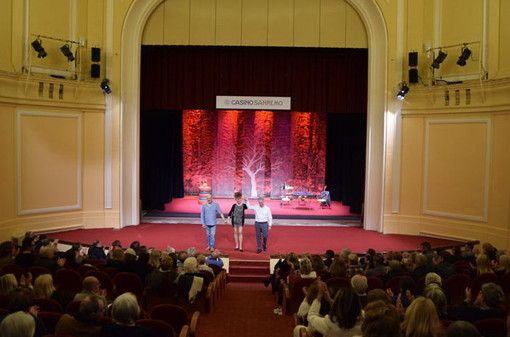 Il Casinò di Sanremo saluta la sua stagione teatrale con un trionfo: applausi scroscianti per l'ultima rappresentazione del 25 aprile Il Casinò di Sanremo saluta la sua stagione teatrale con un trionfo: applausi scroscianti per l'ultima rappresentazione del 25 aprile