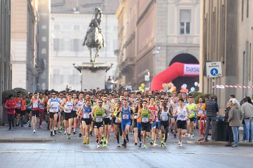 Sport, cultura e arte marciano insieme nella Maratona Reale Sport, cultura e arte marciano insieme nella Maratona Reale