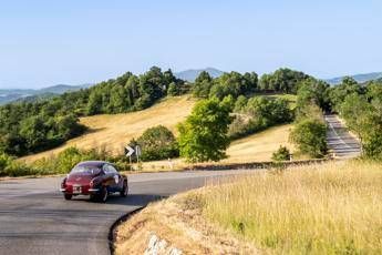 Mille Miglia, mattinata fra i tornanti di Futa e Raticosa Mille Miglia, mattinata fra i tornanti di Futa e Raticosa