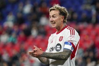 Bernardeschi, provocazione social: "Sono ignorante e credo solo ai soldi" - Video Bernardeschi, provocazione social: "Sono ignorante e credo solo ai soldi" - Video