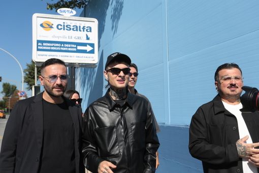 L'artista Rosa Chemical di ritorno nella sua Grugliasco