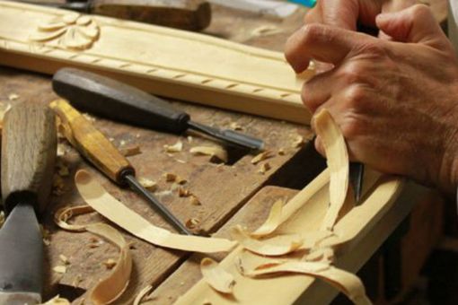 artigiano al lavoro