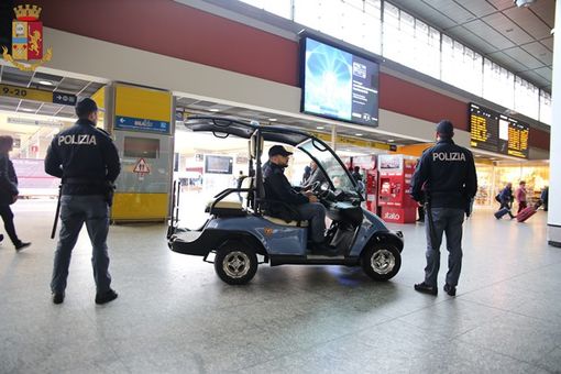 1 arresto, 8 indagati e quasi 3000 persone identificate: questo il bilancio dei controlli della Polizia nelle stazioni e sui treni del Piemonte 1 arresto, 8 indagati e quasi 3000 persone identificate: questo il bilancio dei controlli della Polizia nelle stazioni e sui treni del Piemonte