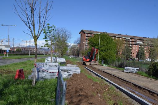 Grugliasco, lavori in corso Adriatico per la nuova pista ciclabile