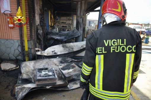 vigili del fuoco in azione