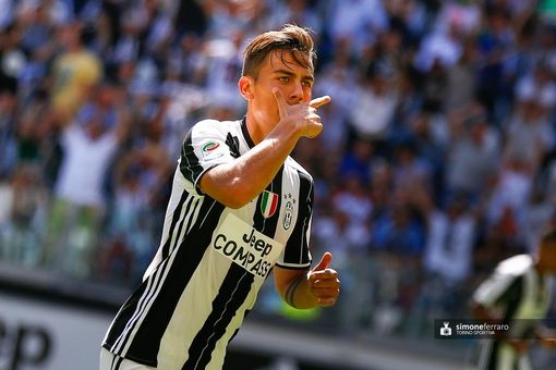 Juve, Dybala scende in campo contro il razzismo: "Se serve, bisogna anche interrompere le partite" Juve, Dybala scende in campo contro il razzismo: "Se serve, bisogna anche interrompere le partite"