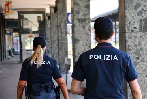 Stazioni sicure, la polizia controlla 213 bagagli: due multe