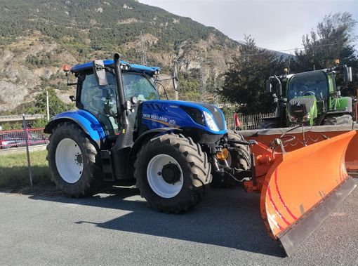 Piemonte, Anas: "Da oggi scatta l'obbligo di pneumatici invernali o di catene a bordo" Piemonte, Anas: "Da oggi scatta l'obbligo di pneumatici invernali o di catene a bordo"