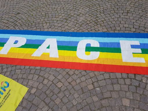 A Grugliasco un presidio per la pace in piazza 66 Martiri