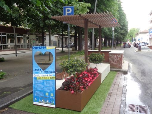 Installazione per far sedere i pedoni