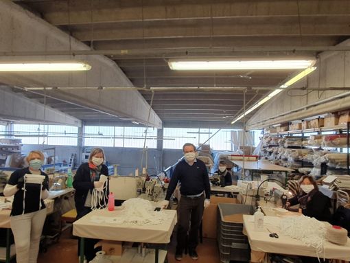 Da "Casa della Speranza" onlus 600 mascherine per la città di Grugliasco, con l'aiuto di mister Gasperini