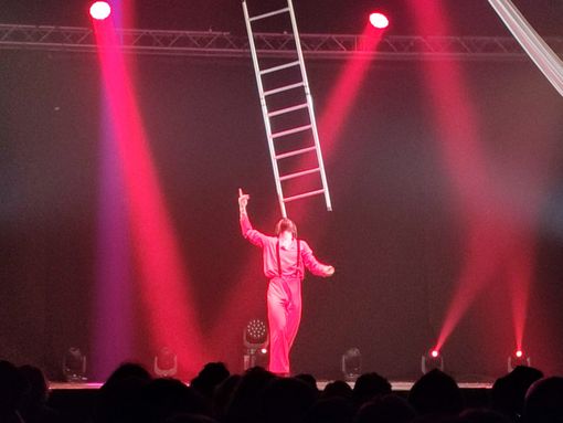 Grande successo a Grugliasco per lo spettacolo solidale di Cirko Vertigo