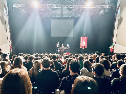 A Collegno, le classi terze secondarie di I grado alla Lavanderia a Vapore per Le bambine di Terezin A Collegno, le classi terze secondarie di I grado alla Lavanderia a Vapore per Le bambine di Terezin