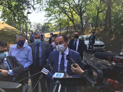 Alberto Cirio all'hub vaccinale del Valentino