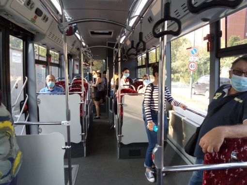 La &quot;promozione&quot; della scuola passa dalla fermata del bus: il Piano della Regione per uscire dallo scacco in 4 mosse