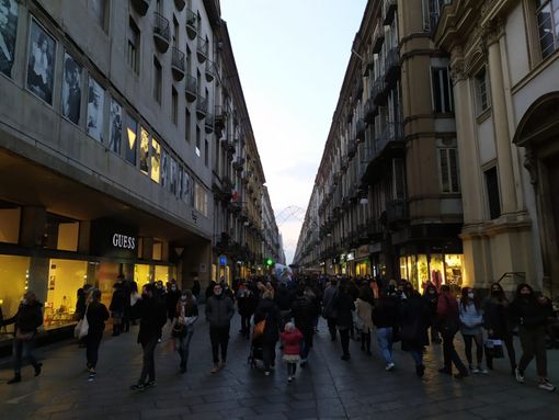 Coronavirus, la "stretta" di Natale toglie il fiato ai commercianti torinesi: "No a ulteriori provvedimenti" Coronavirus, la "stretta" di Natale toglie il fiato ai commercianti torinesi: "No a ulteriori provvedimenti"