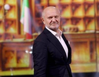 Pucci si prende il Tapiro d'Oro: "Mia comicità è diventata di estrema destra"