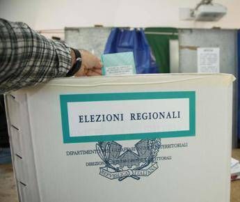 Elezioni Calabria, urne aperte oggi fino alle 23: al voto 1 milione e 900 mila elettori Elezioni Calabria, urne aperte oggi fino alle 23: al voto 1 milione e 900 mila elettori