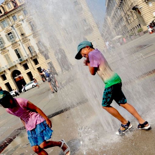 Estate al via con temperature già roventi, ma le piogge primaverili allontanano lo spettro della siccità