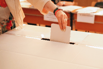 Referendum dell'8 e 9 giugno, da Noemi a chef Locatelli: &quot;Andiamo a votare&quot;