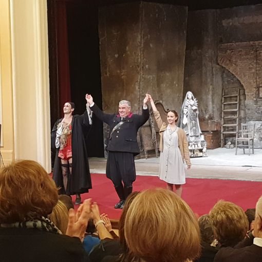 Grande successo sabato sera al Casinò di Sanremo per la pièce “Mettici la mano” di Maurizio De Giovanni