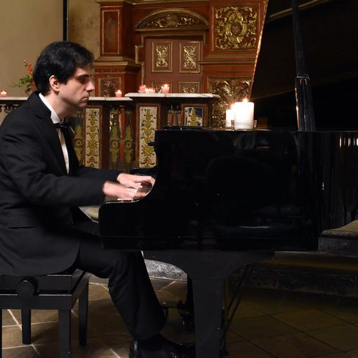 Fabrizio Sanretto, il Pianista del Buio in concerto nella Cappella Mandina di Grugliasco
