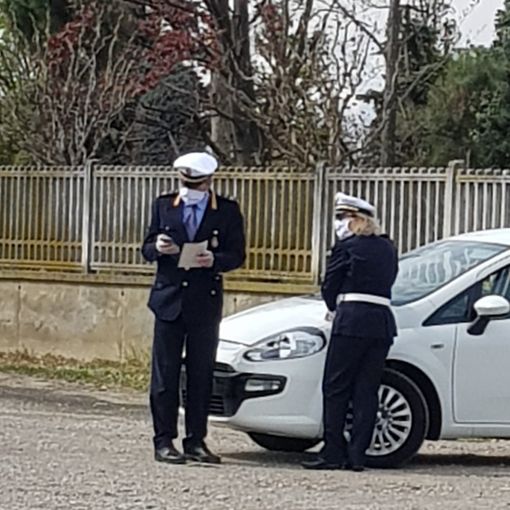 Seminudo e ubriaco nei pressi de Le Gru: multato dagli agenti della polizia municipale
