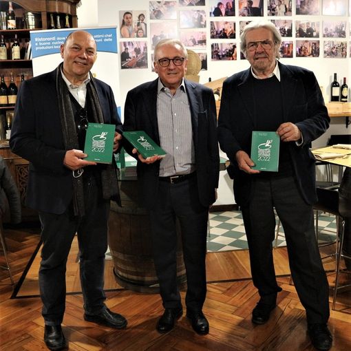 presentazione con persone in piedi