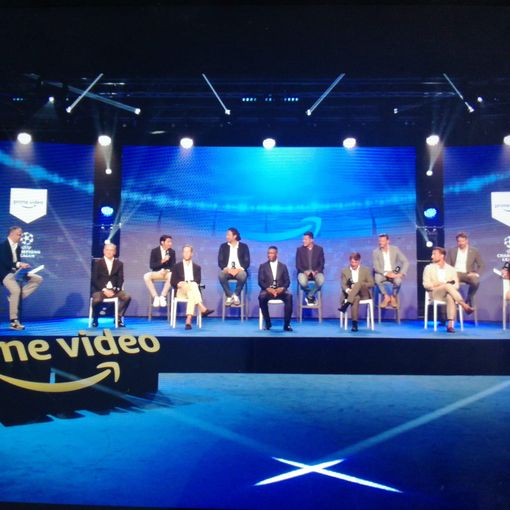 la presentazione della prossima stagione di Champions con calciatori e giornalisti