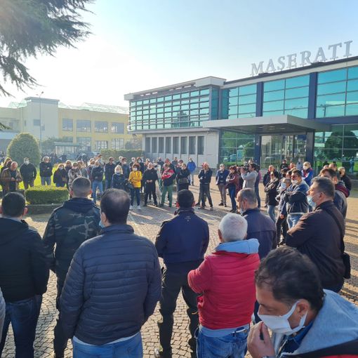 Assemblea lavoratori all'esterno di Agap