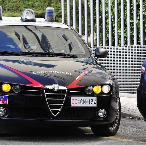Marito tenta di uccidere la moglie a Grugliasco, indagano i carabinieri
