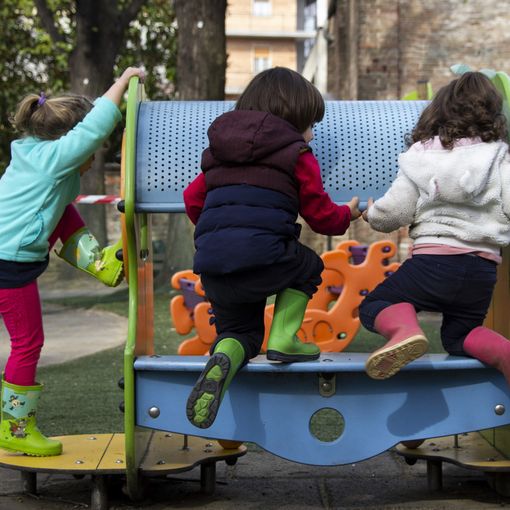 bambini che giocano