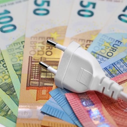 Bollette di luce e gas meno care nel primo semestre del 2024