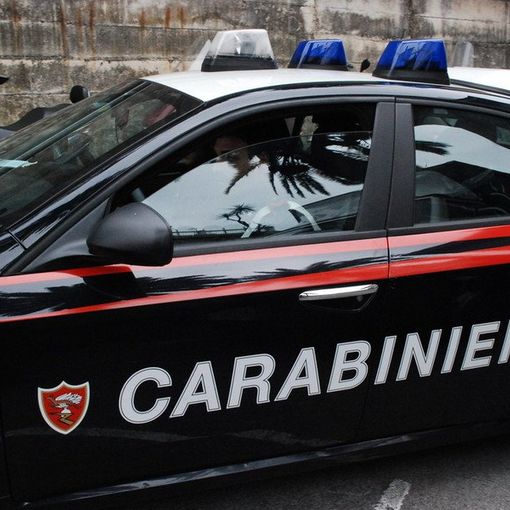 26enne accoltellato nella notte in piazzale Michelangelo a Venaria Reale