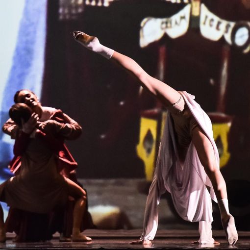 danzatori sul palcoscenico