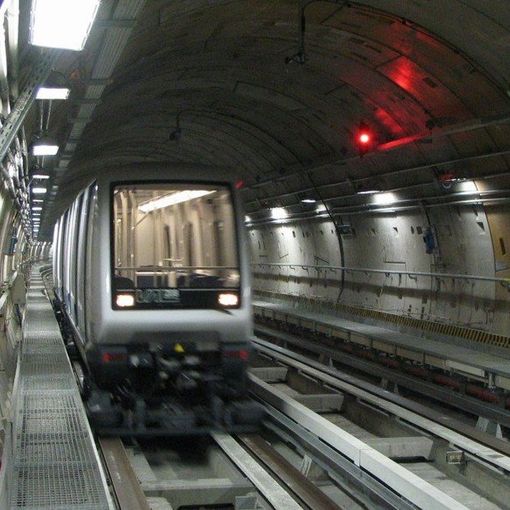 Trasporti, la metro è ferma dalle 19.30. Allo sciopero hanno aderito metà degli autisti di bus e tram