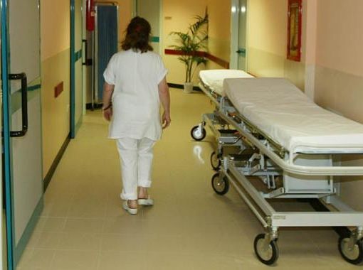Coronavirus, Intesa Sanpaolo distribuisce 11mila indumenti intimi ai pazienti Covid in ospedale