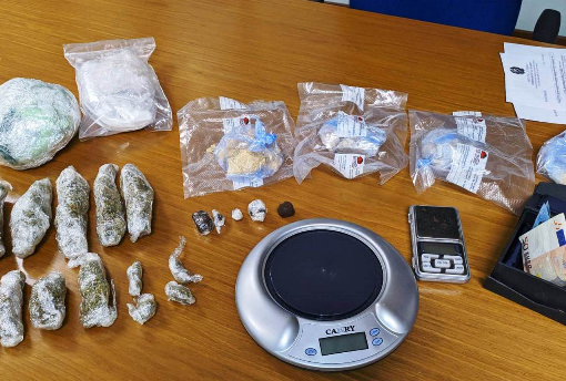 Droga nella cantina del vicino a Grugliasco: arrestati due pusher