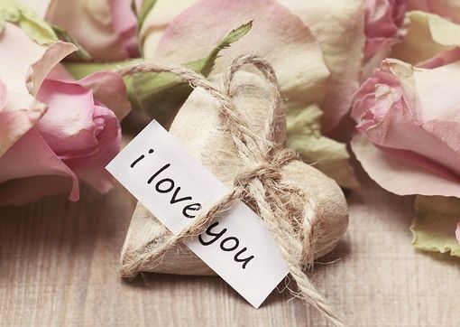 Pilastro della famiglia, ieri come oggi. Tanti auguri, Mamma
