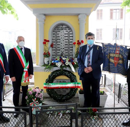cerimonia con sindaci e istituzioni a Grugliasco