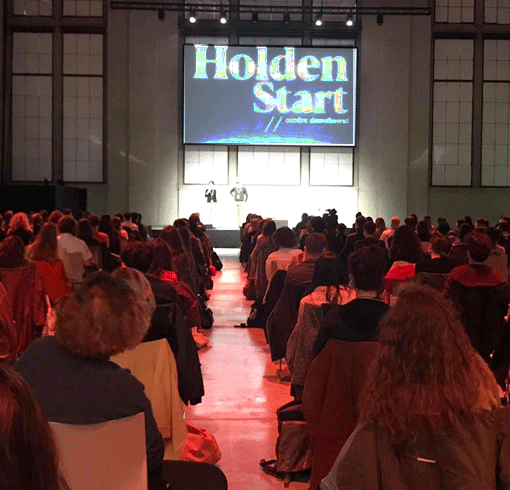 Holden Start, il festival dà il via all’anno più pazzo della scuola: “Adattiamoci al mondo con creatività” [VIDEO]