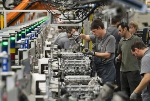 persona al lavoro