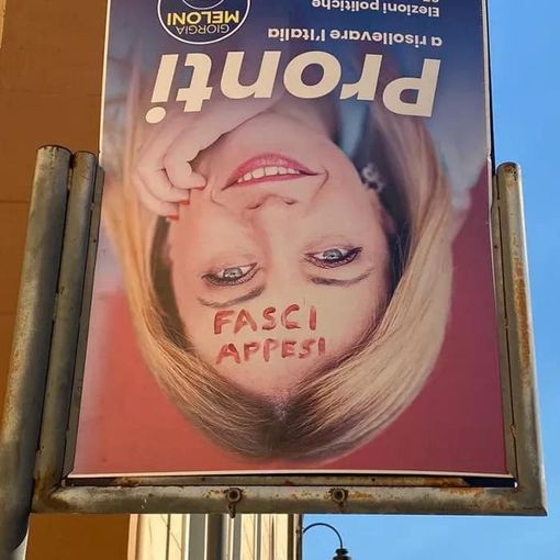 manifesto meloni vandalizzato