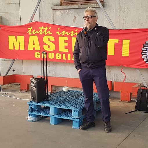 Lavoratori di fronte ad AGAP Grugliasco